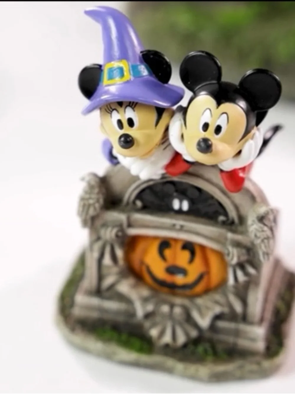 Disney Mickey & friends Halloween Village collection Set 12 pieces.